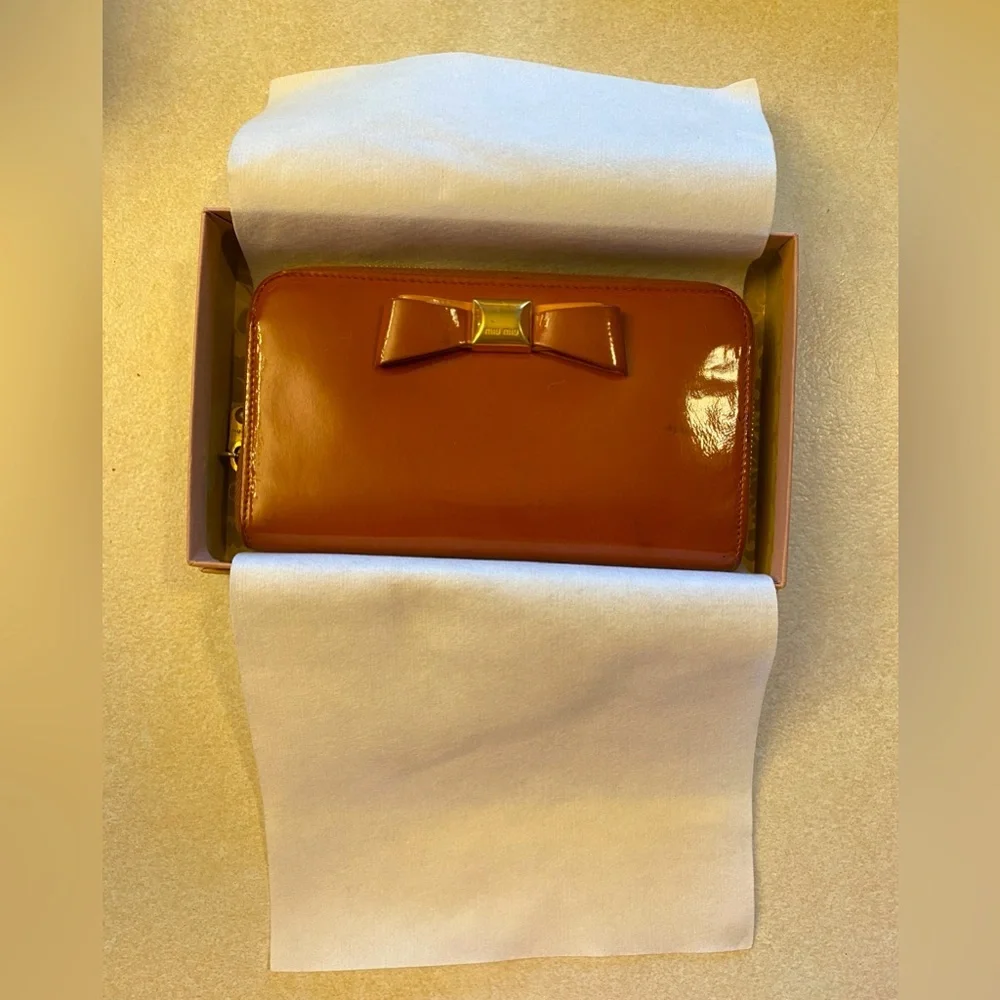 MIU MIU Tanish-Mauve Enamel Leather Long Wallet w/Box & Tissue. Authentic, EUC